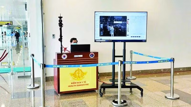 越南卫生部建议各地卫生部门在口岸加强监测，及时发现疑似感染尼帕病毒病例。（图片来源：维俊 摄）