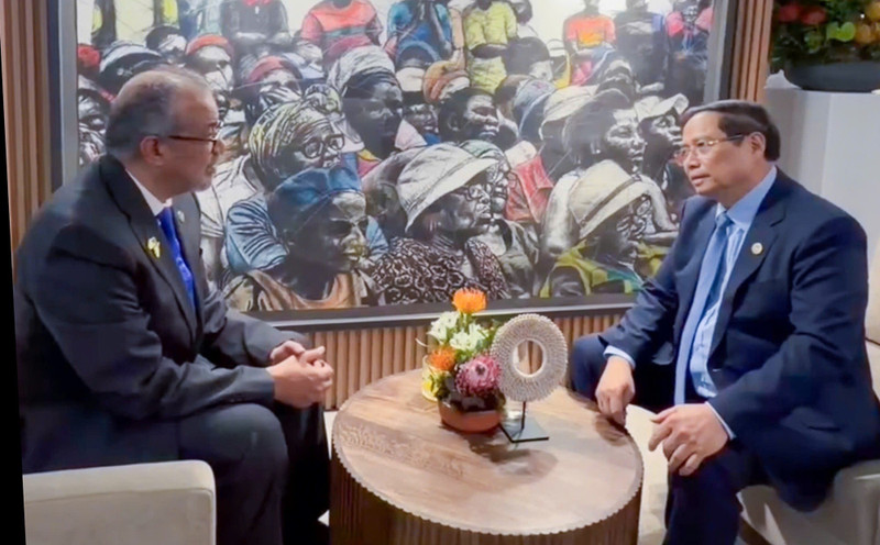 越南政府总理范明正11月22日会见世界卫生组织总干事谭德塞·阿达诺姆。