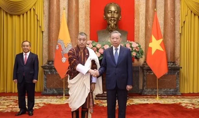 2024年9月，不丹驻泰国兼驻越南大使金桑·多吉向越共中央总书记、国家主席苏林递交国书。（图片来源：越通社）