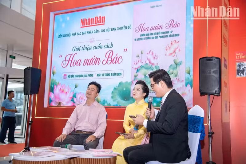《胡伯伯花园之花》讲述了那些质朴、真实却在生活毅力上非凡的故事。