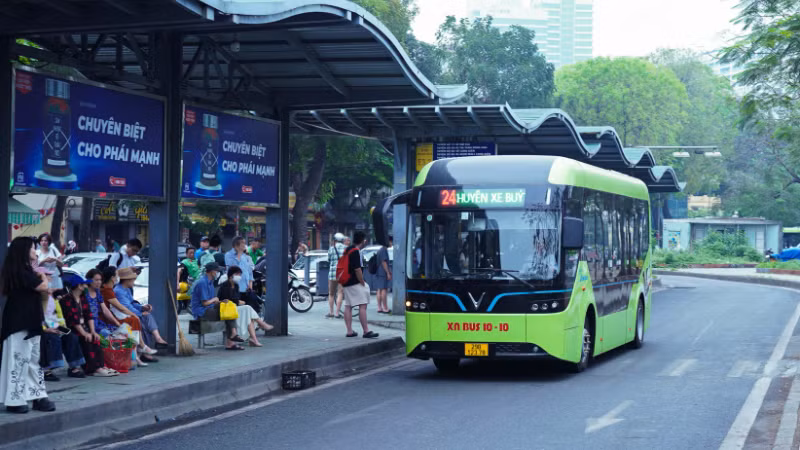 河内将在节假日期间增加连接汽车站和换乘点的巴士数量，为人们提供服务。
