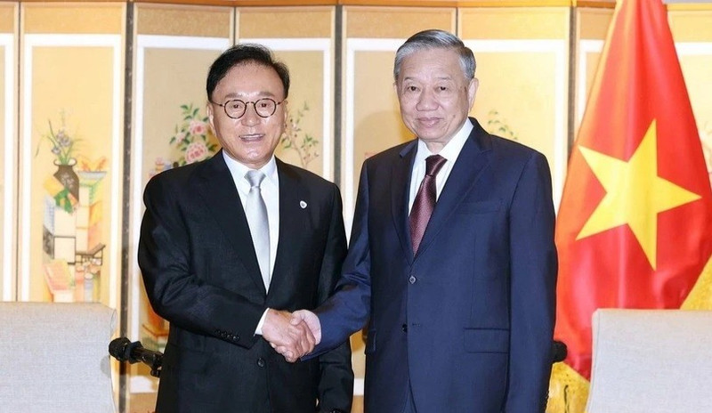 越共中央总书记苏林会见原越南驻韩国名誉总领事朴洙宽。