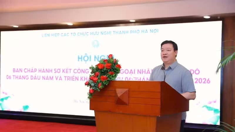 越南友好组织联合会副主席阮玉雄在会议上发言。
