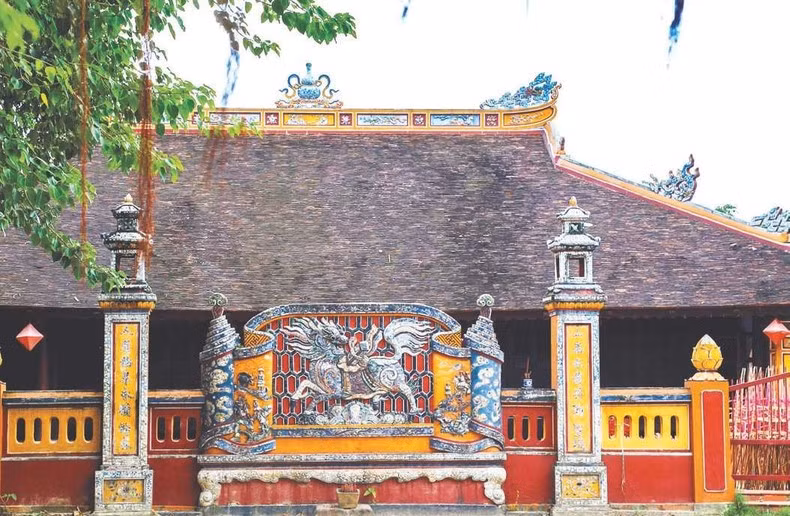 经年不衰的金龙祠壁画影壁。