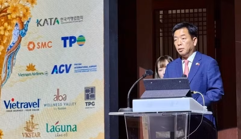 越南驻韩国大使武胡在活动中致辞。