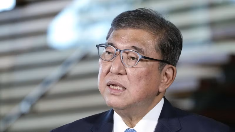 日本首相石破茂在东京向媒体发表讲话。（图片来源：共同社/越通社）