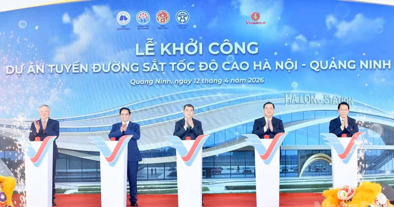 越南政府总理黎明兴与各位领导出席开工仪式。