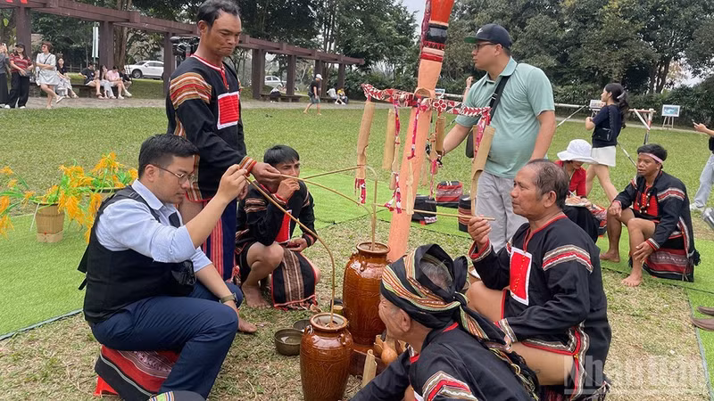 越南各民族文化日系列活动将于4月19日在民族文化旅游村举行