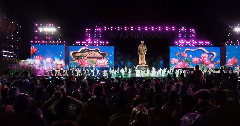 5月18日晚，乂安省金莲乡莲村体育场隆重举行2026年莲村节开幕式。