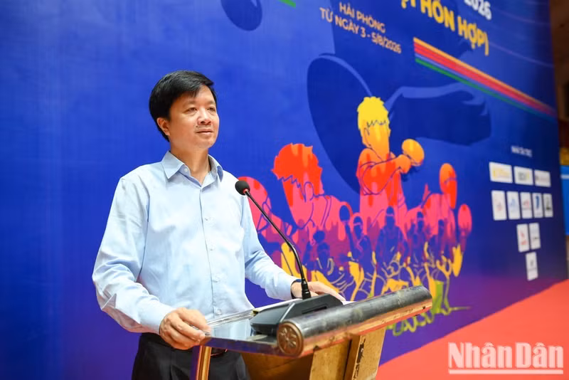 人民报社文化社会部主任、赛事组委会主任谢光勇同志在开幕式上致辞。（图片来源：世代 摄）