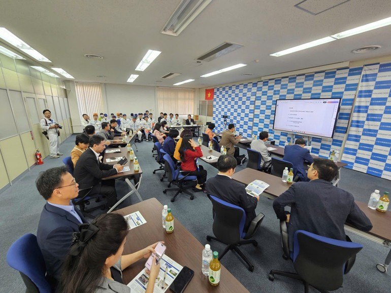 越南代表团赴日本小金井公司(Koganei)考察交流,该公司目前有多名越南工程师在此工作。 nb1.jpg