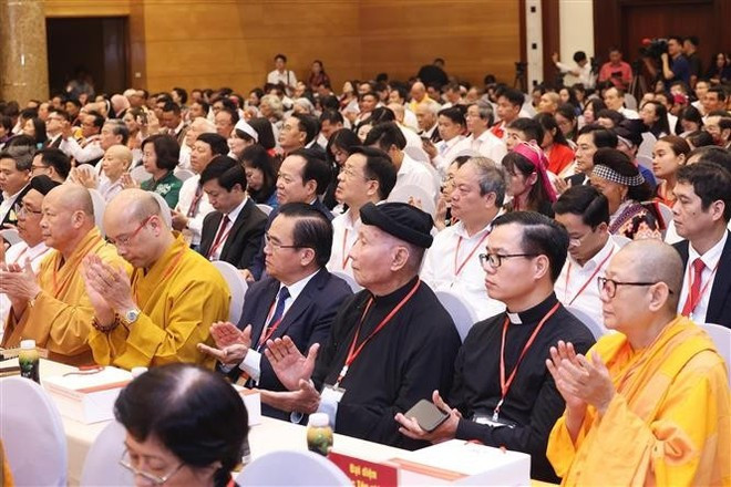 出席会面交流活动的代表们。(图片来源:越通社) giaoluu.jpg