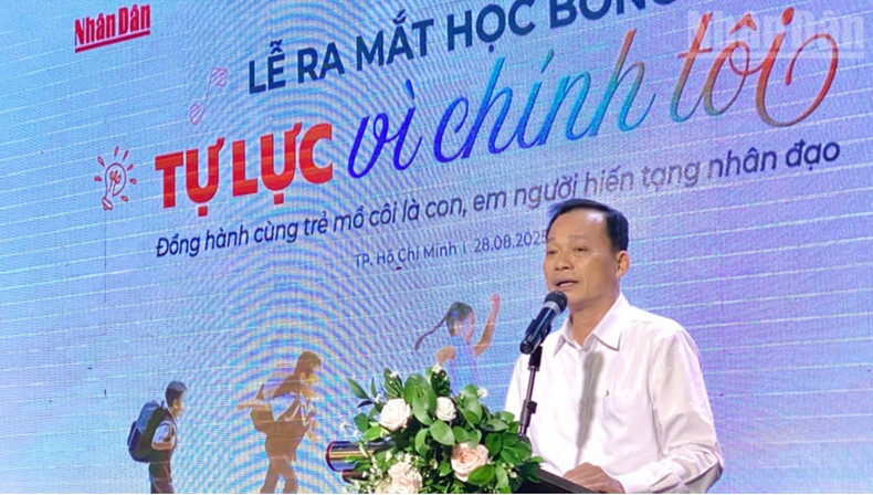 《人民报》社南部分社分社长黎晋武先生发表讲话。 hb2.jpg