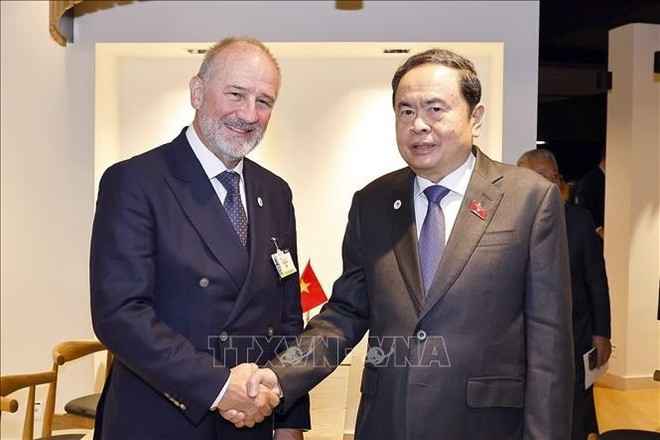 国会主席陈青敏会见奥地利联邦议会议长彼得·萨姆特。(图片来源:越通社) aus.jpg