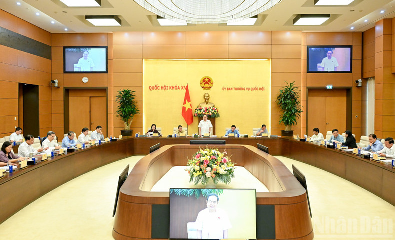 会议在国会大厦举行。 qh1.jpg