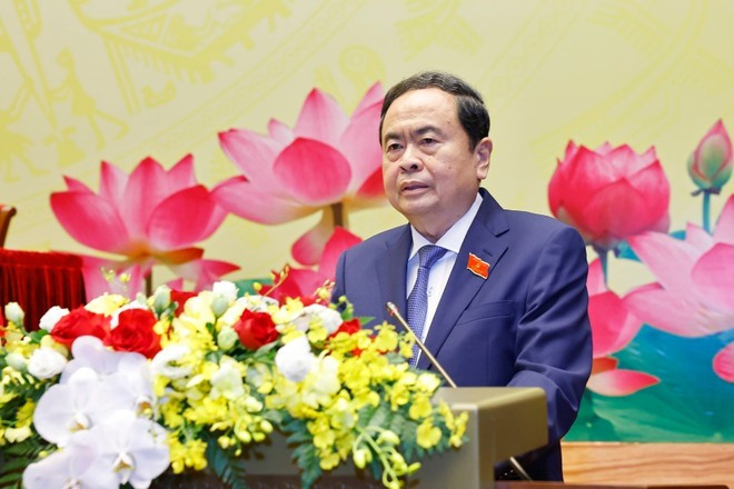 国会主席陈青敏在会上发言。(图片来源:越通社) vna-potal-phien-tru-bi-dai-hoi-dai-bieu-dang-bo-quoc-hoi-lan-thu-i-nhiem-ky-2025-2030-8293252.jpg