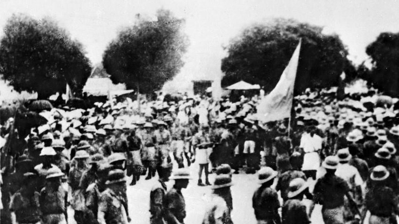 八月总起义在15天内(1945年8月14日至28日)迅速爆发并取得胜利,其中河内(8月19日)、顺化(8月23日)、西贡(8月25日)的胜利具有决定性意义。图为:西贡人民响应党中央和胡志明主席的总起义号召。 (图片来源:越通社) hn.jpg