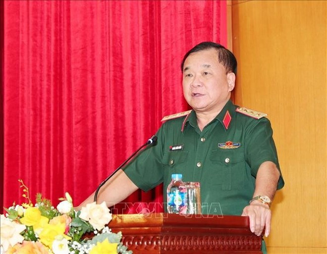 国防部副部长黄春战上将在会上致辞。(图片来源:越通社) doi-161025.jpg