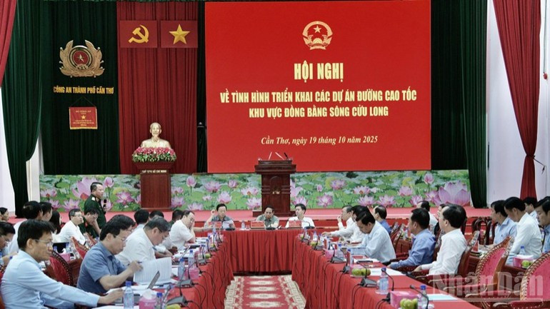 会议场景。(青江 摄) hn1.jpg
