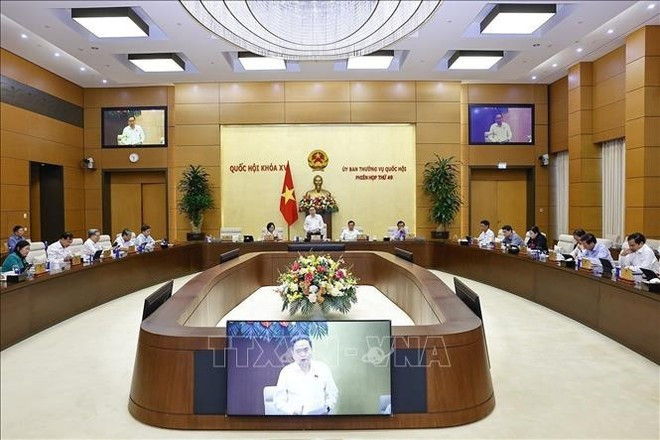 越南国会常务委员会第49次会议闭幕式场景。(图片来源:越通社) vna-potal-chu-tich-quoc-hoi-phat-bieu-be-mac-phien-hop-thu-49-uy-ban-thuong-vu-quoc-hoi-stand-1.jpg