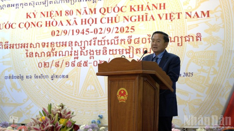 马德望省省长索克·楼在活动上致辞。(本报记者 丁长摄) lao2.jpg