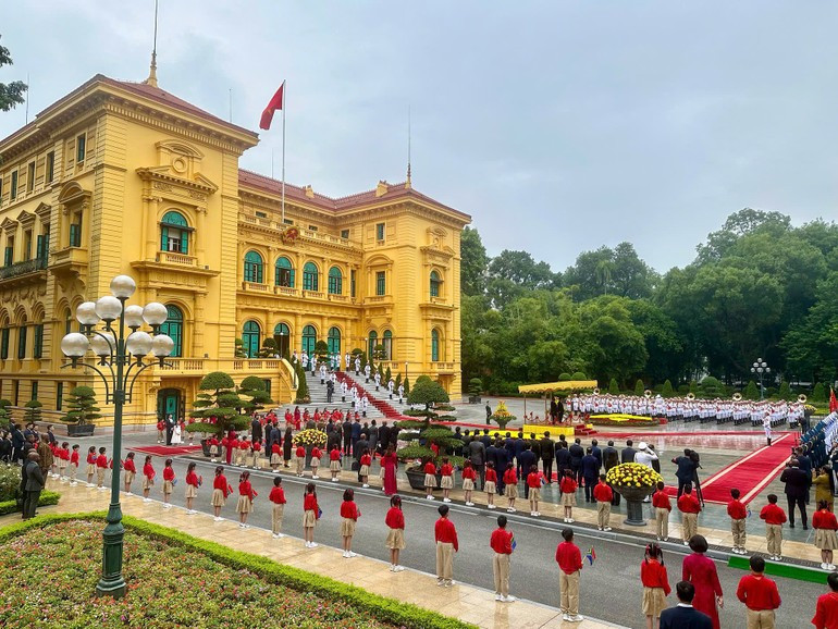 欢迎仪式场景。(图片来源:人民报) lc2.jpg