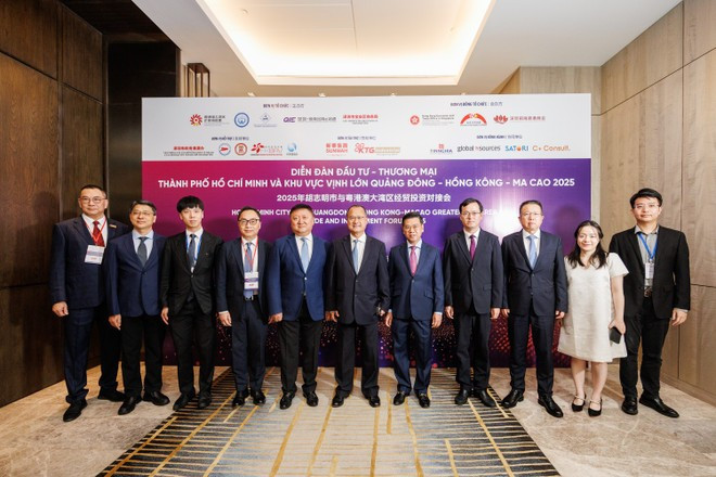 嘉宾们合影。(图片来源:新华集团供图) hcm.jpg