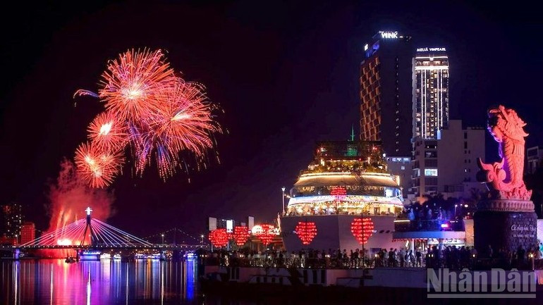 2025年岘港国际烟花节于2025年5月31日正式开始。(廷僧 摄) phaohoa.jpg