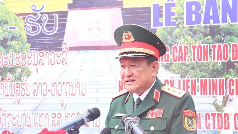 武明良上将在仪式上发言。(海进 摄) 武明良上将在仪式上发言。(海进 摄)