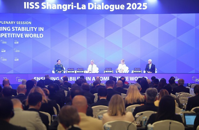 越南国防部长潘文江大将率团出席第22届香格里拉对话会。 ai-tuong-phan-van-giangri-la-22-8065525.jpg
