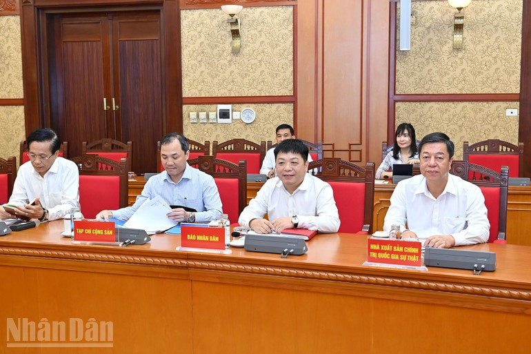 与会代表。 与会代表。