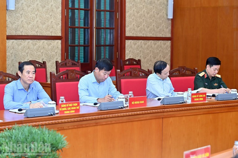 与会代表。 与会代表。