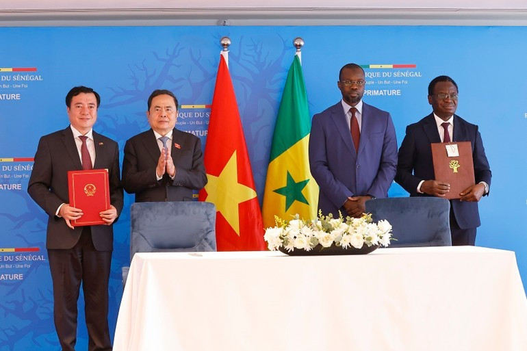 6vna-potal-chu-tich-quoc-hoi-va.jpg