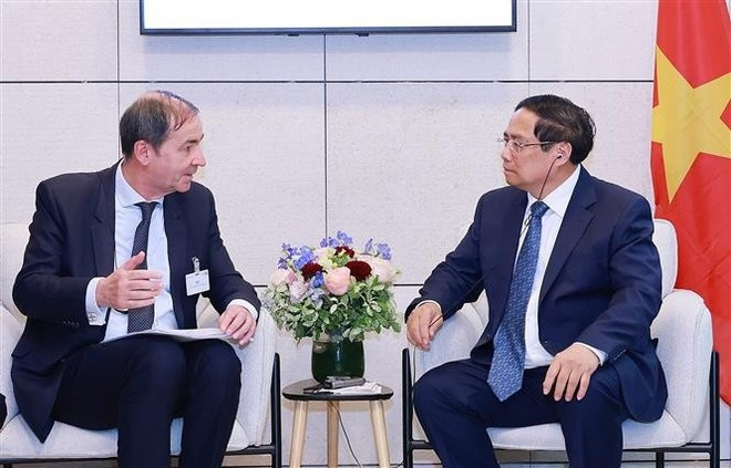范明正总理会见了法国电力集团(EDF)董事长兼总经理伯纳德·丰塔纳。(图片来源:越通社) 3.jpg