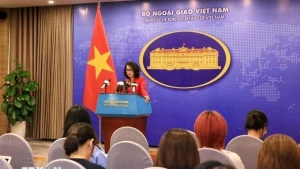 越南外交部发言人范秋姮主持外交部例行记者会。