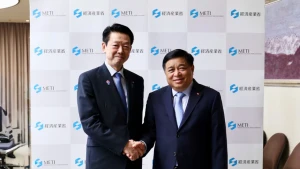 越南副总理阮志勇会见日本经济产业大臣武藤容治。