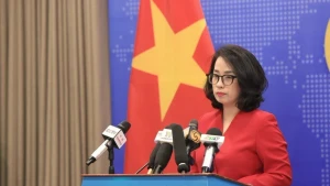 越南外交部发言人范秋姮主持外交部例行记者会。