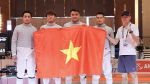 越南击剑运动员为越南体育代表团夺得第32届东运会第十日的第一枚金牌。