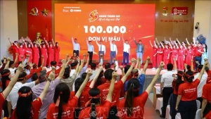 5月30日，2025年“红色之旅” 无偿献血活动开幕式在越南中央血液学与输血医学院举行。（图片来源：越通社）