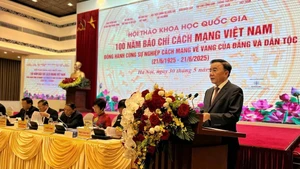 越共中央书记处常务书记陈锦秀在研讨会上发表讲话。（图片来源：越通社）