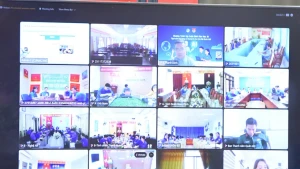 该活动设有500多个分会场，吸引数十万名干部和团员参加。