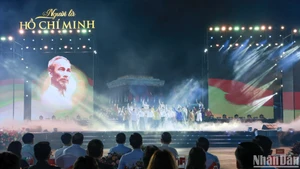 晚会上的一个精彩表演节目。