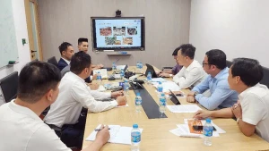 老街省人民委员会工作代表团与日本Erex股份公司领导举行工作会议。