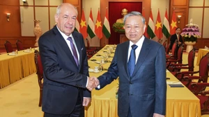 越共中央总书记苏林会见匈牙利总统舒尤克·道玛什。