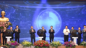 范明正总理出席国家法律门户网站上线仪式【组图】