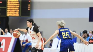 越南女子五人制篮球队以75-72的成绩战胜泰国队。（图片来源：越通社）
