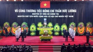 原越南国家主席陈德良追悼会隆重举行。