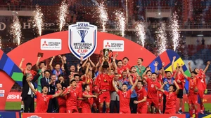 继2008年和2018年夺冠之后，2024年东盟杯冠军是越南足球历史上第三次加冕冠军。（陈海 武英 摄）