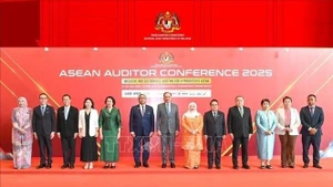 各国代表合影。（图片来源：越通社）