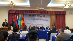 纪念越南与亚欧经济联盟自由贸易协定签署10周年新闻发布会。